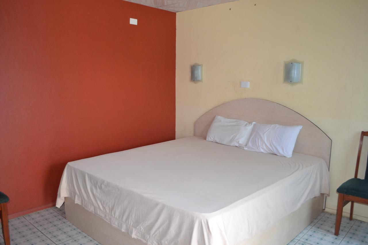 Funworld Plaza Hotel Nadi Exteriör bild