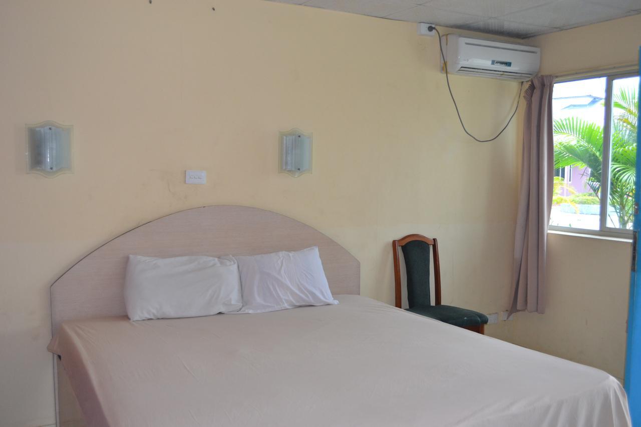 Funworld Plaza Hotel Nadi Exteriör bild